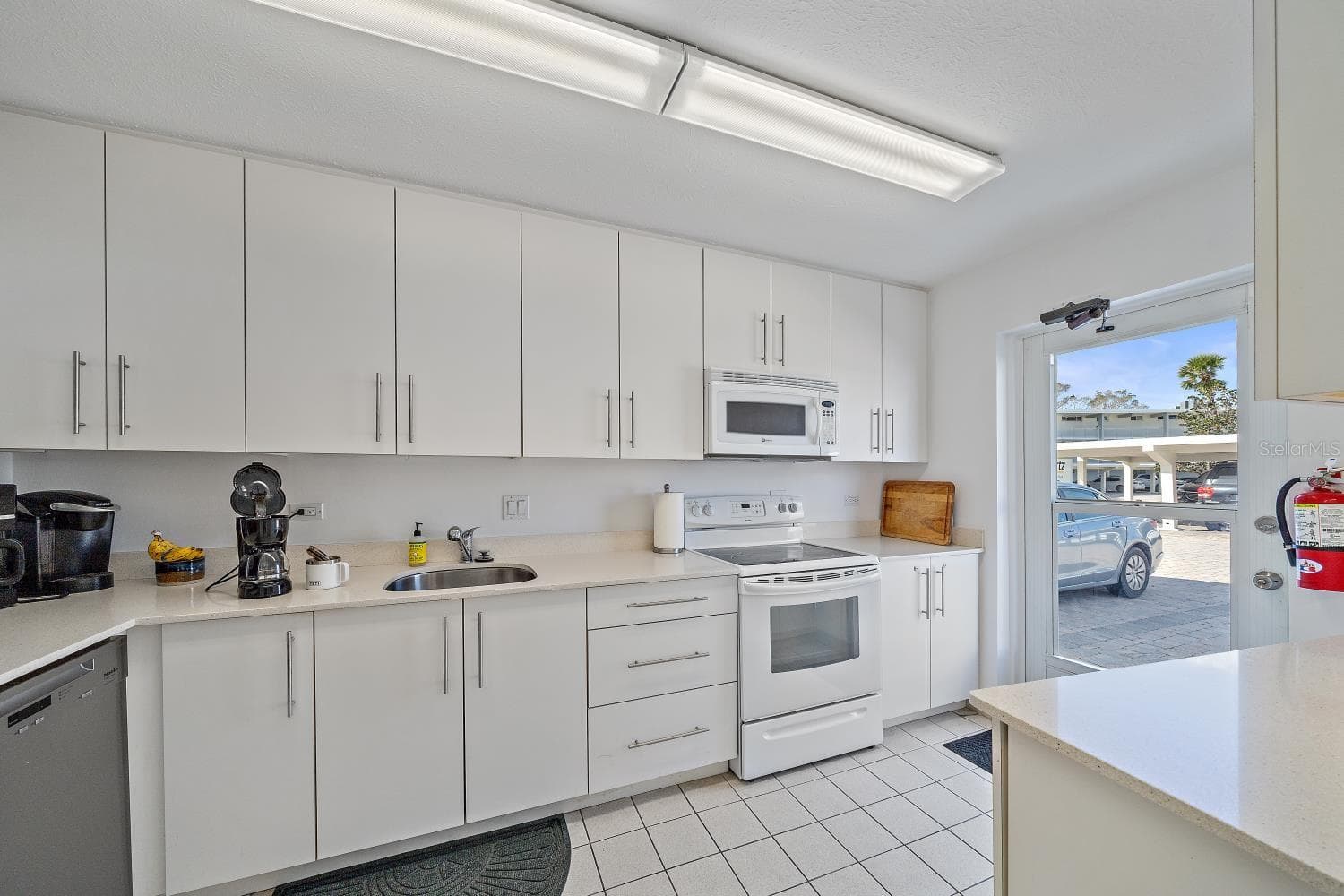 Community kitchen - 100 SANDS POINT RD #219, LONGBOAT KEY