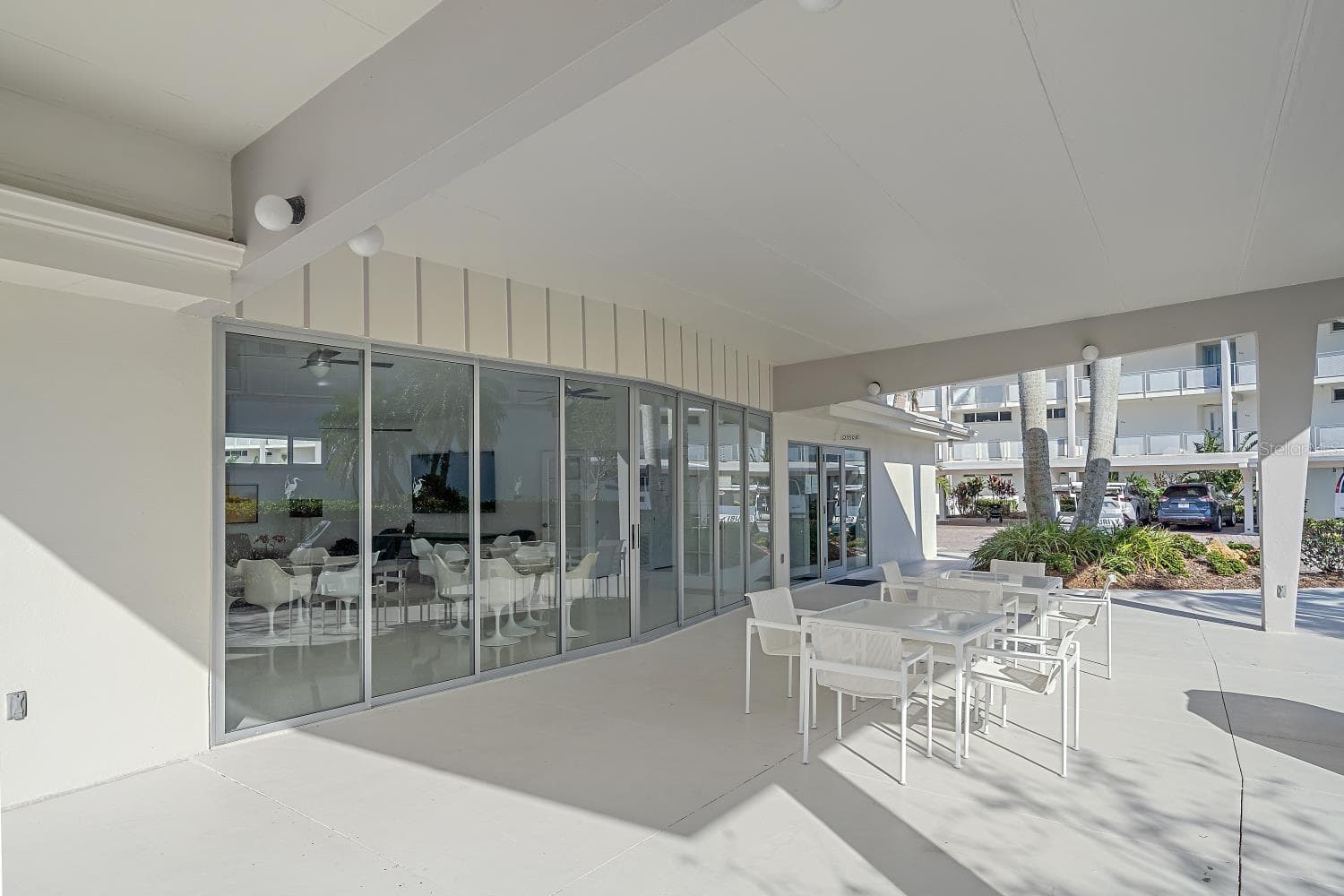 community Porte-Cochere - 100 SANDS POINT RD #219, LONGBOAT KEY