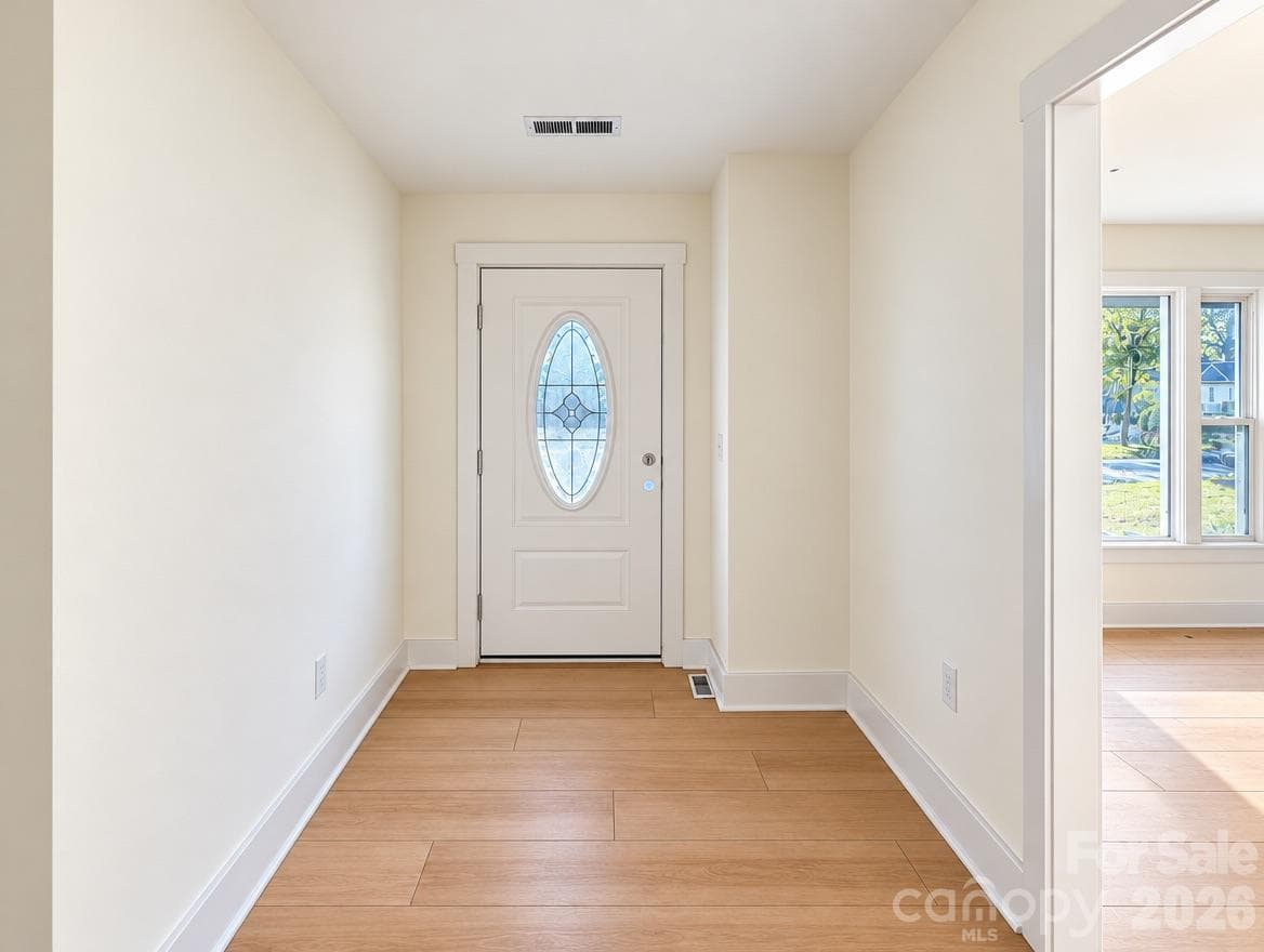 Single Family Residence at 1827 Edgewater Drive, Charlotte, photo 5 of 43