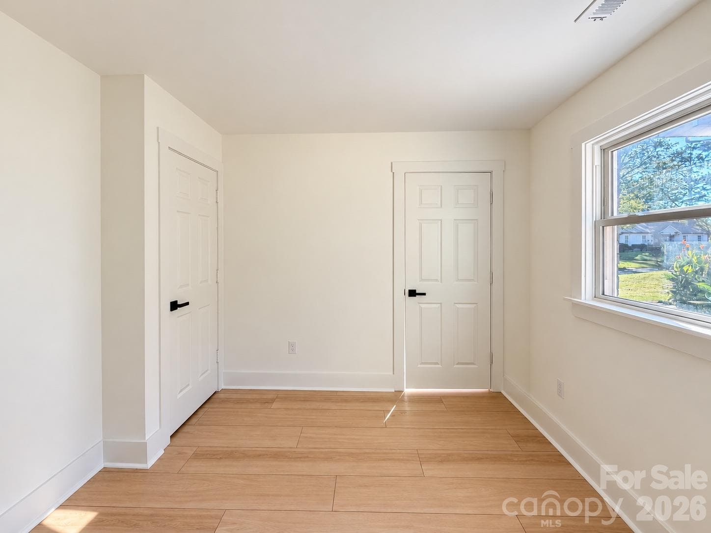 Single Family Residence at 1827 Edgewater Drive, Charlotte, photo 6 of 43