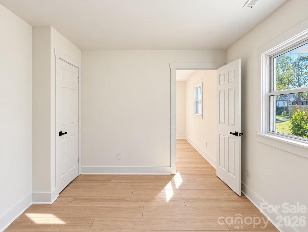 Single Family Residence at 1827 Edgewater Drive, Charlotte, photo 7 of 43