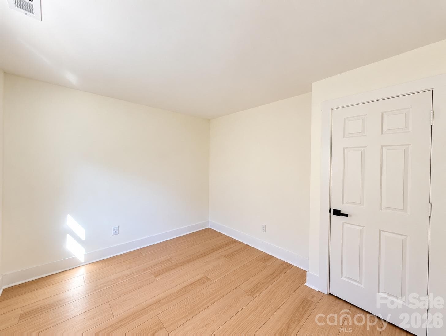 Single Family Residence at 1827 Edgewater Drive, Charlotte, photo 11 of 43