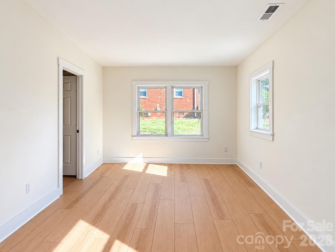 Single Family Residence at 1827 Edgewater Drive, Charlotte, photo 18 of 43