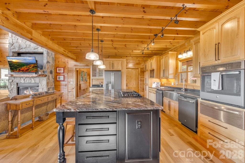Single Family Residence at 334 Scenic Vista Drive, Nebo, photo 10 of 48