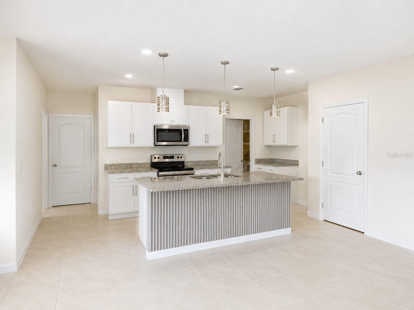 Single Family Residence at 2618 ANGEL FALLS DR, DAVENPORT, photo 2 of 12