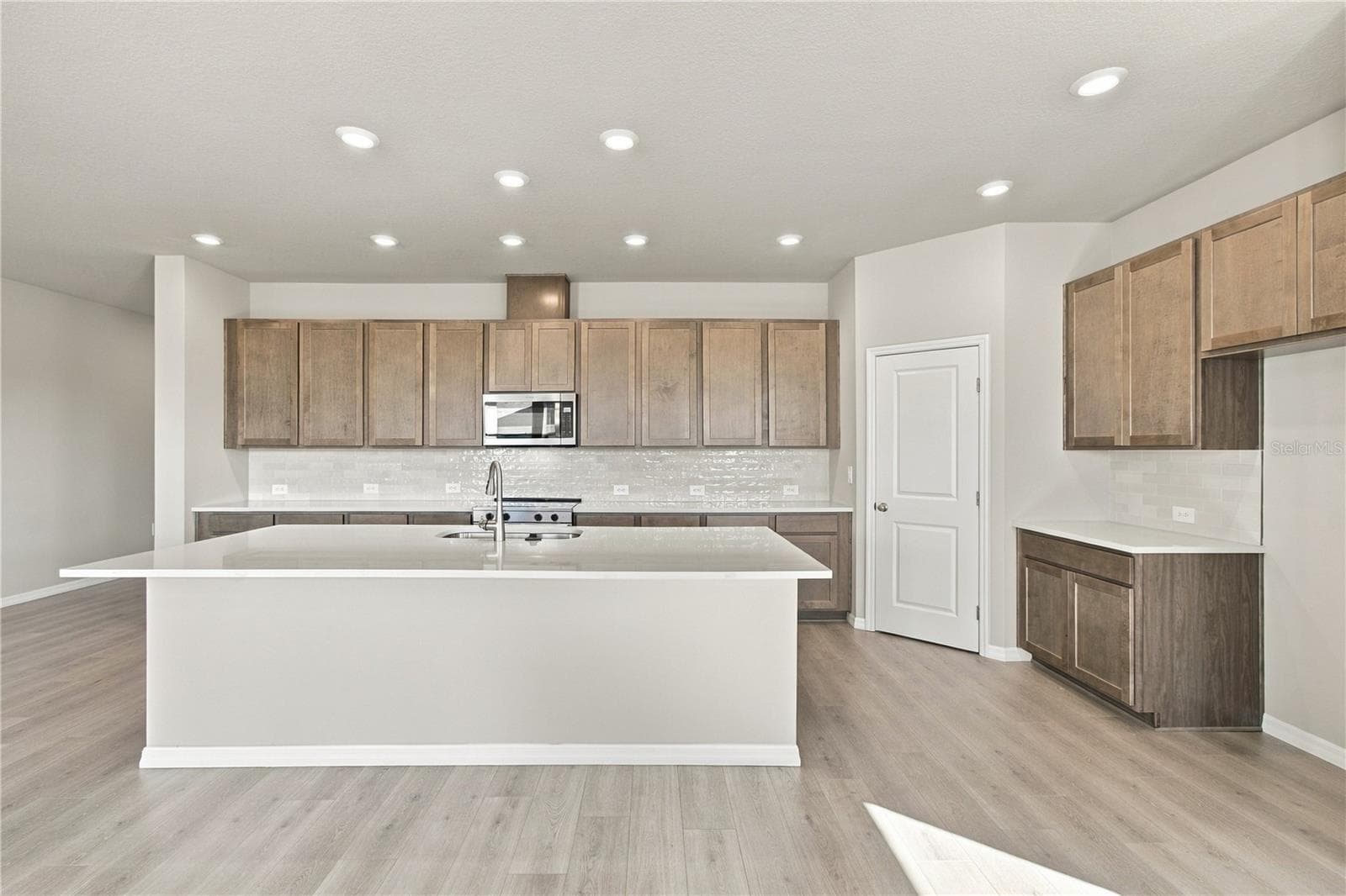 Kitchen - 437 SPRING HARVEST DR, PLANT CITY