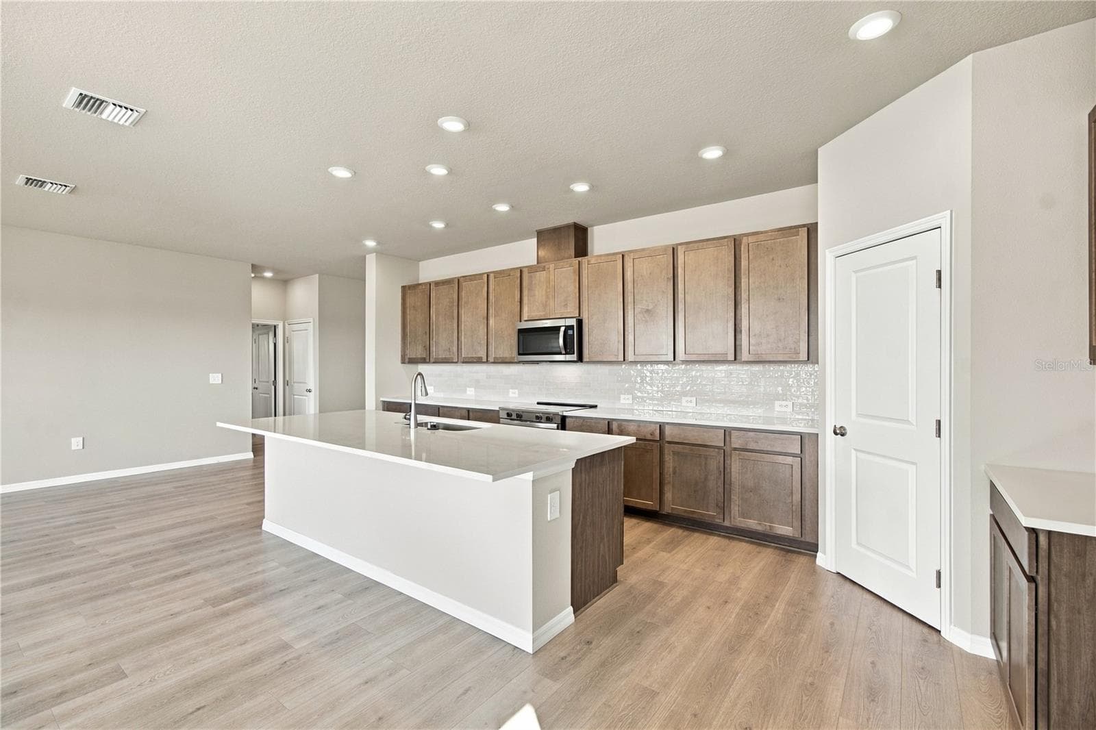 Kitchen - 437 SPRING HARVEST DR, PLANT CITY