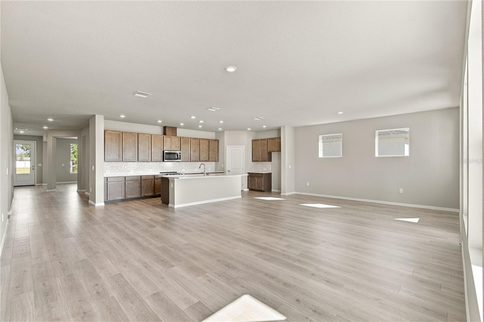 Family Room - 437 SPRING HARVEST DR, PLANT CITY
