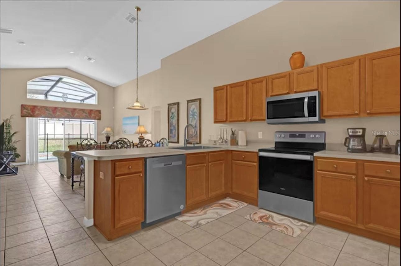 Single Family Residence at 1438 SOLANA CIR, DAVENPORT, photo 7 of 19