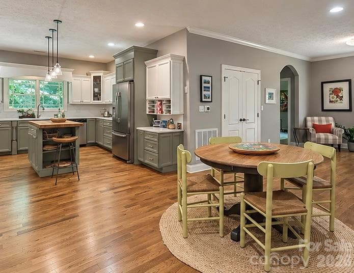 Updated colors on the cabinetry creates soothing and inviting space - 170 Cape Martin Circle, Hendersonville