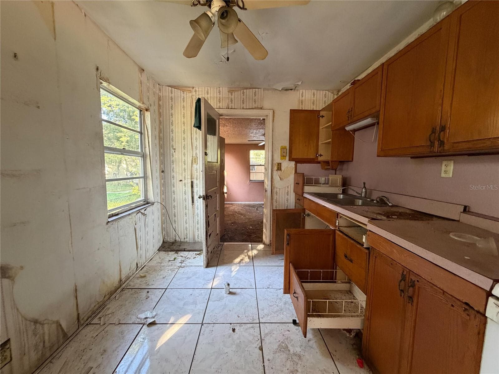 Single Family Residence at 2221 UNION ST S, ST PETERSBURG, photo 6 of 36