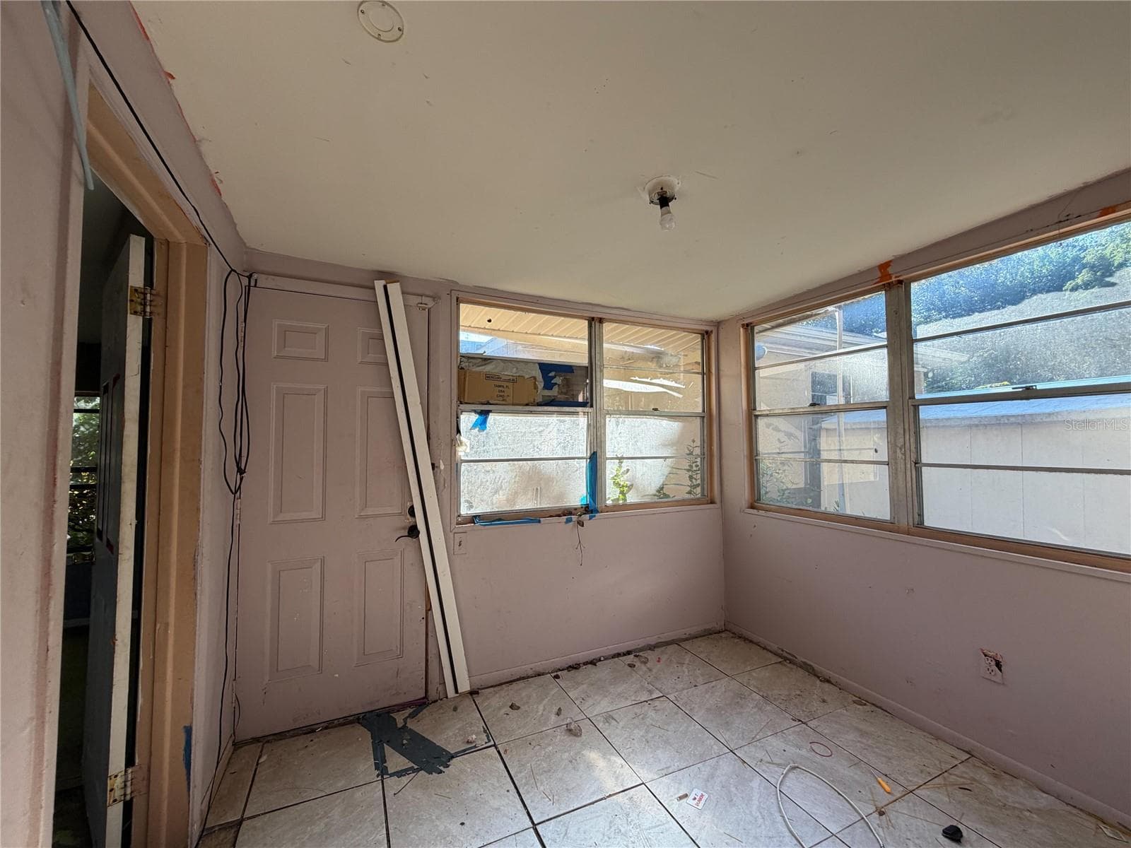 Single Family Residence at 2221 UNION ST S, ST PETERSBURG, photo 10 of 36
