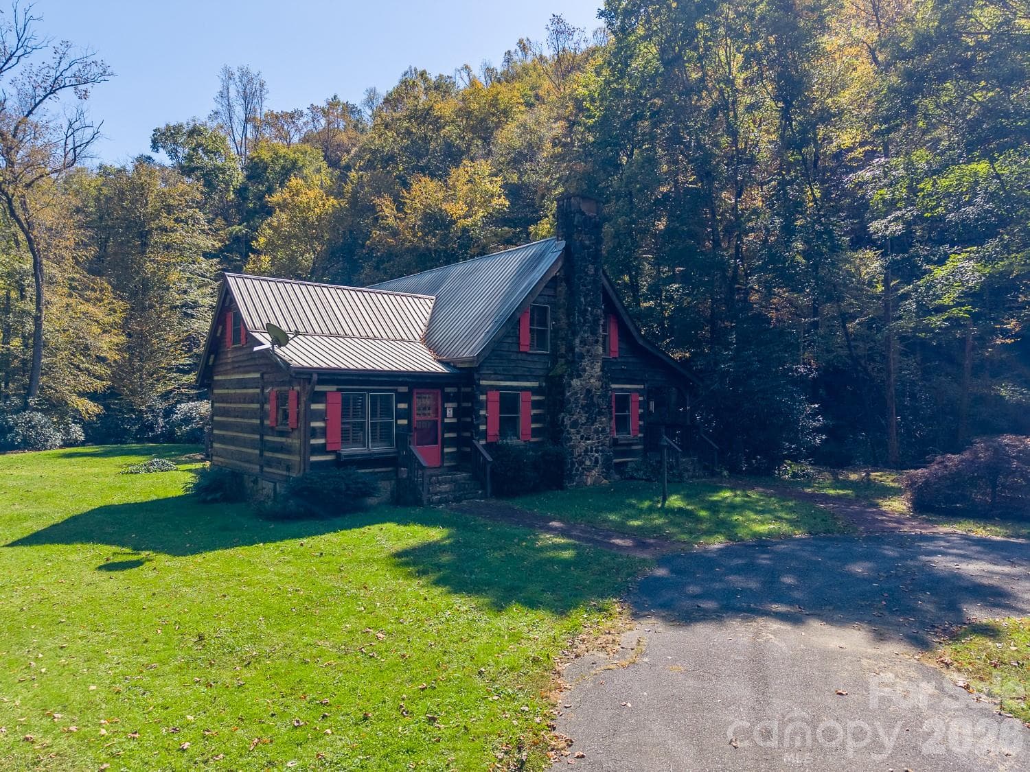 Cabin & Circle Driveway - 7810 Little Snowbird Road, Robbinsville