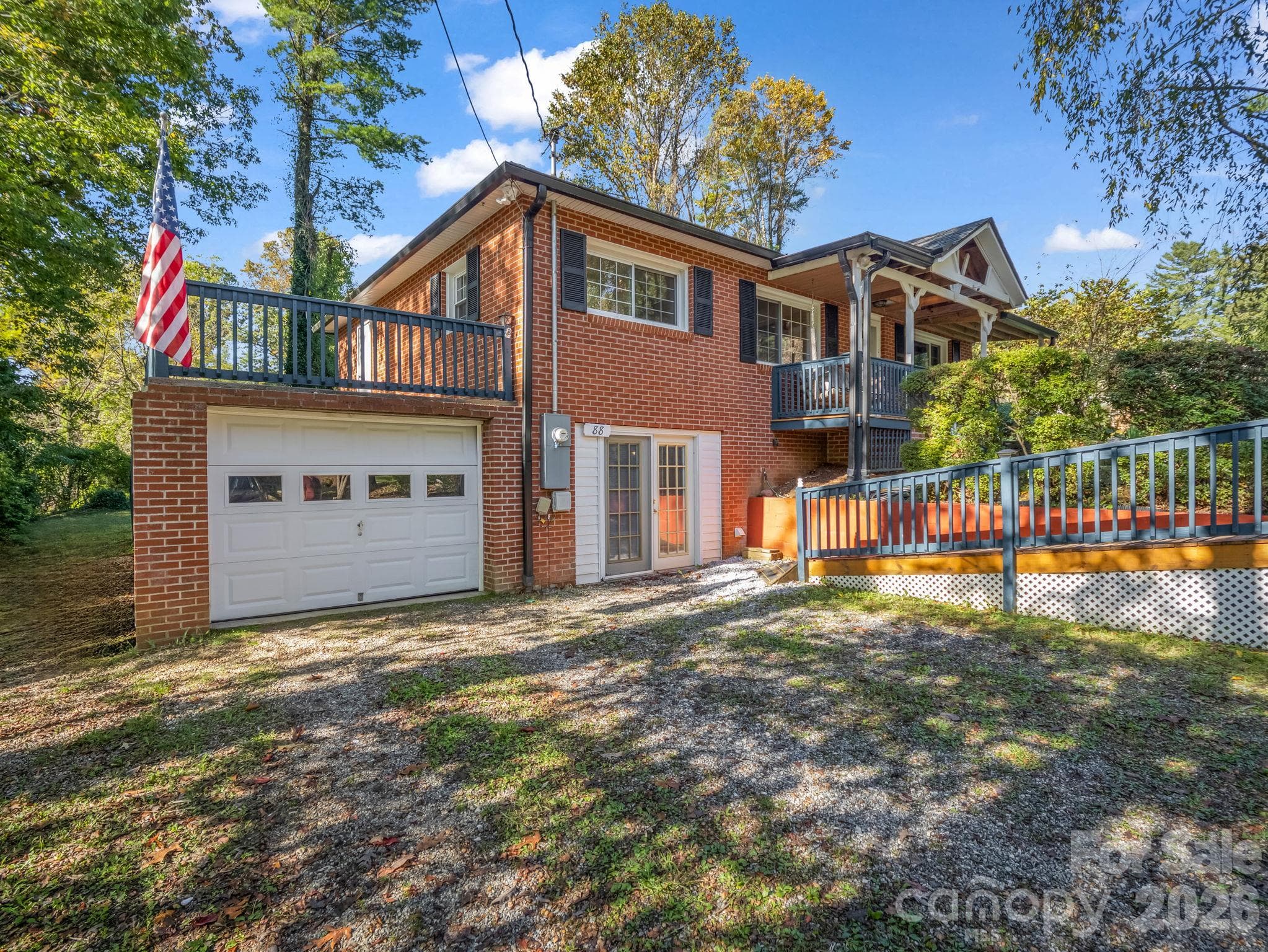 Single Family Residence at 88 Lake Rugby Drive, Hendersonville, photo 2 of 38
