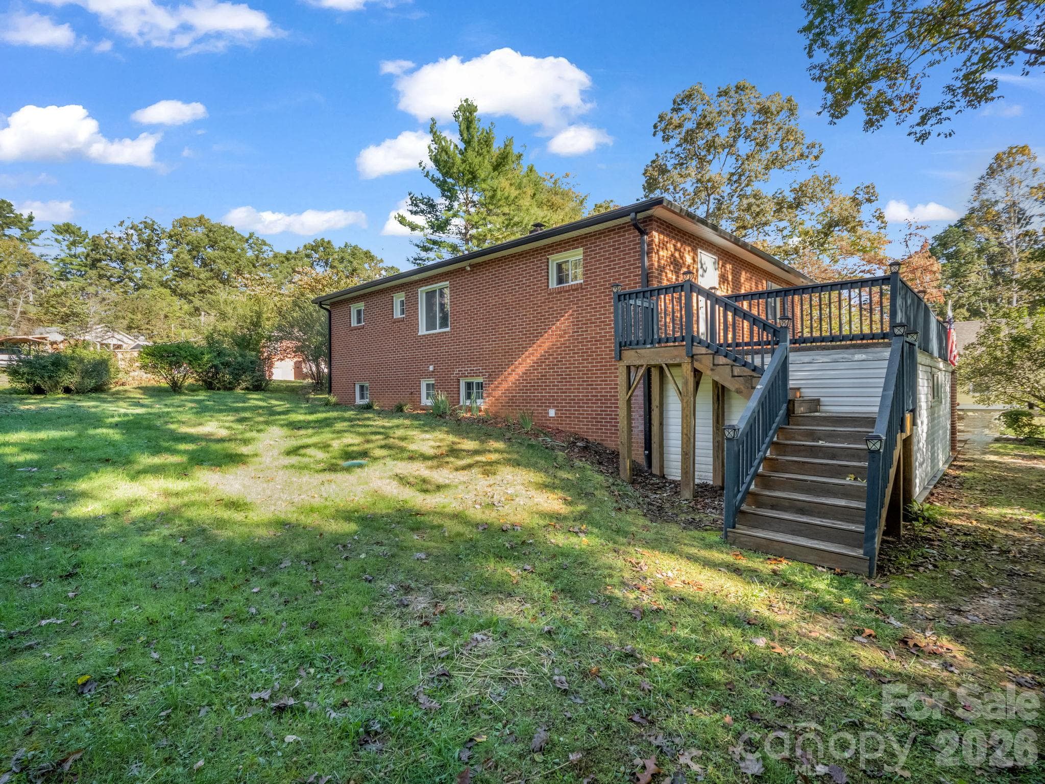 Single Family Residence at 88 Lake Rugby Drive, Hendersonville, photo 3 of 38