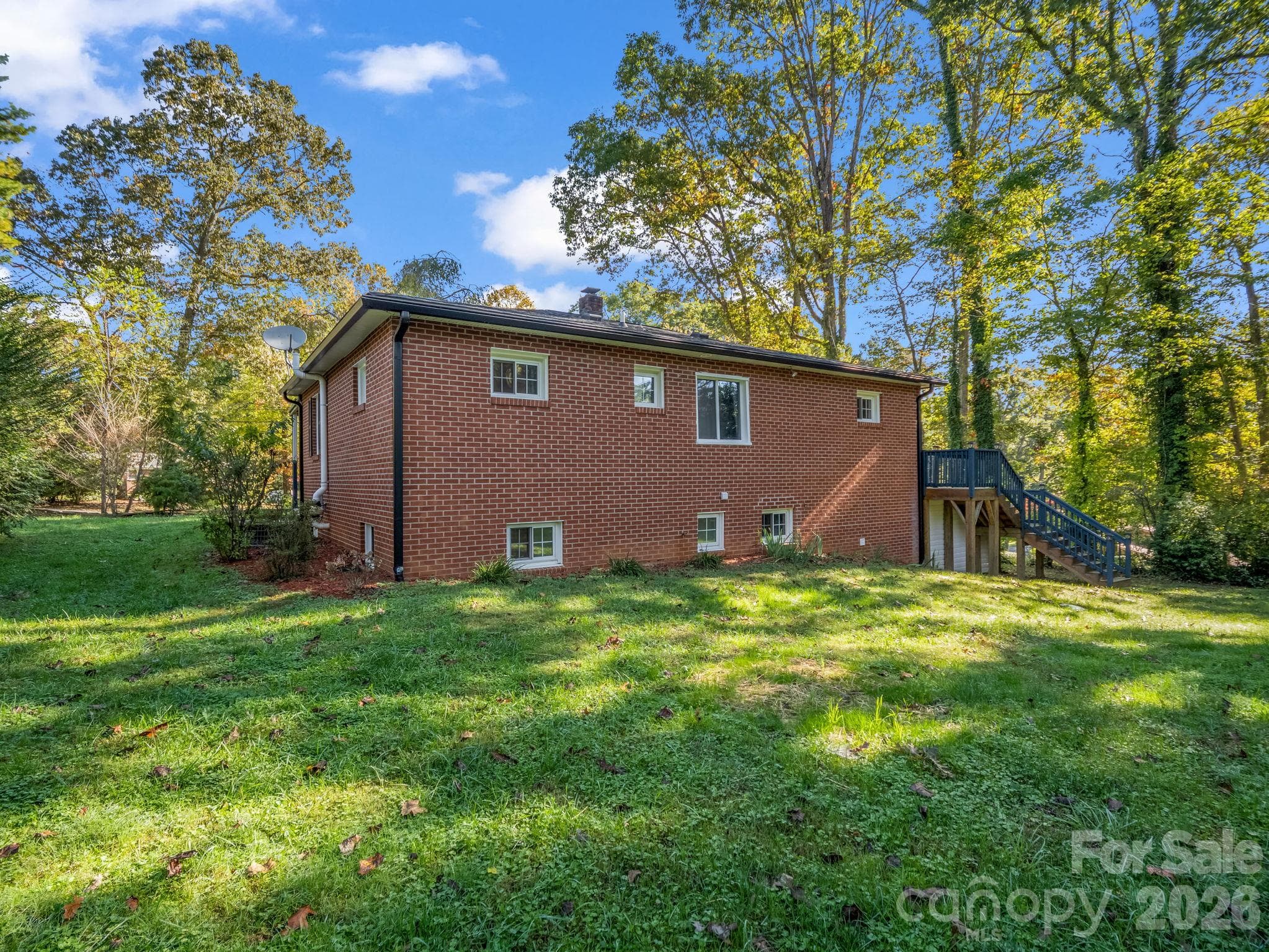 Single Family Residence at 88 Lake Rugby Drive, Hendersonville, photo 4 of 38