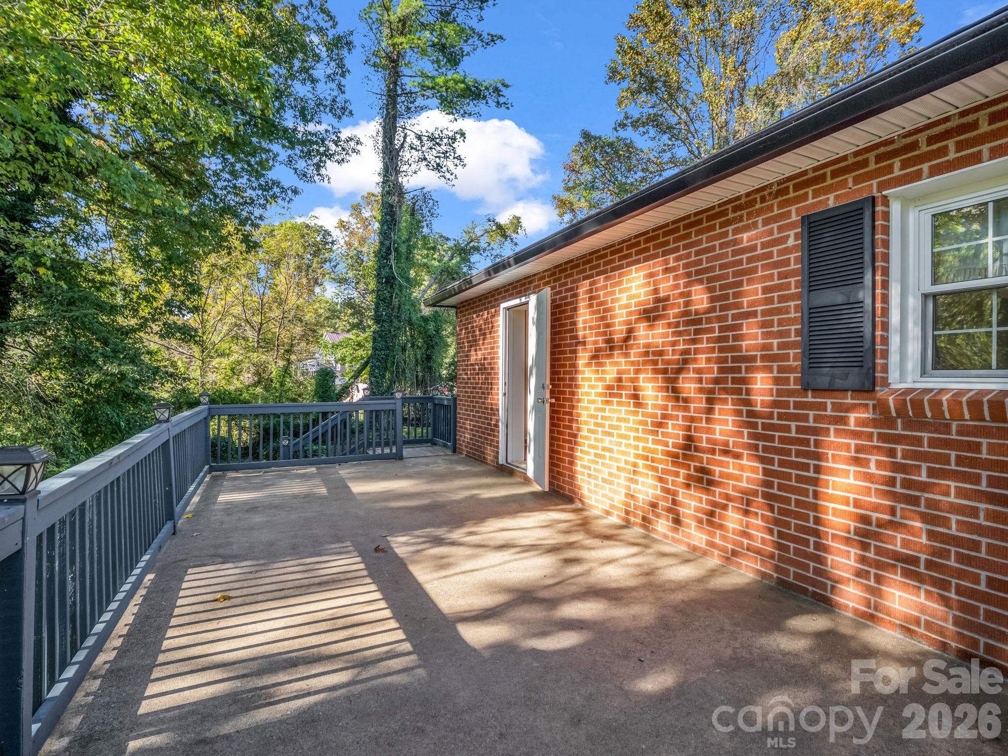 Single Family Residence at 88 Lake Rugby Drive, Hendersonville, photo 20 of 38