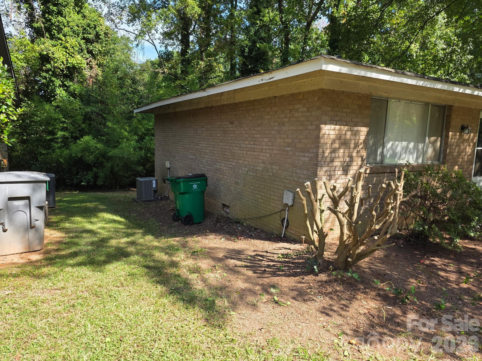 Condominium at 549 Blendwood Drive, Charlotte, photo 2 of 3