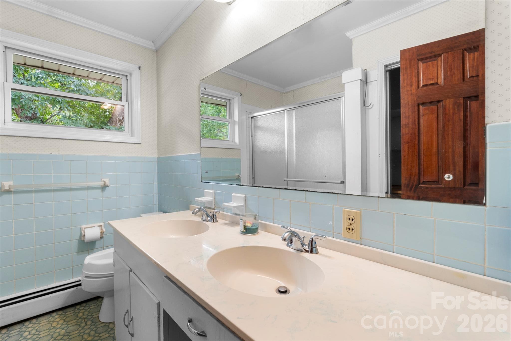 Hallway Bath - 3410 Surratt Road, Denton