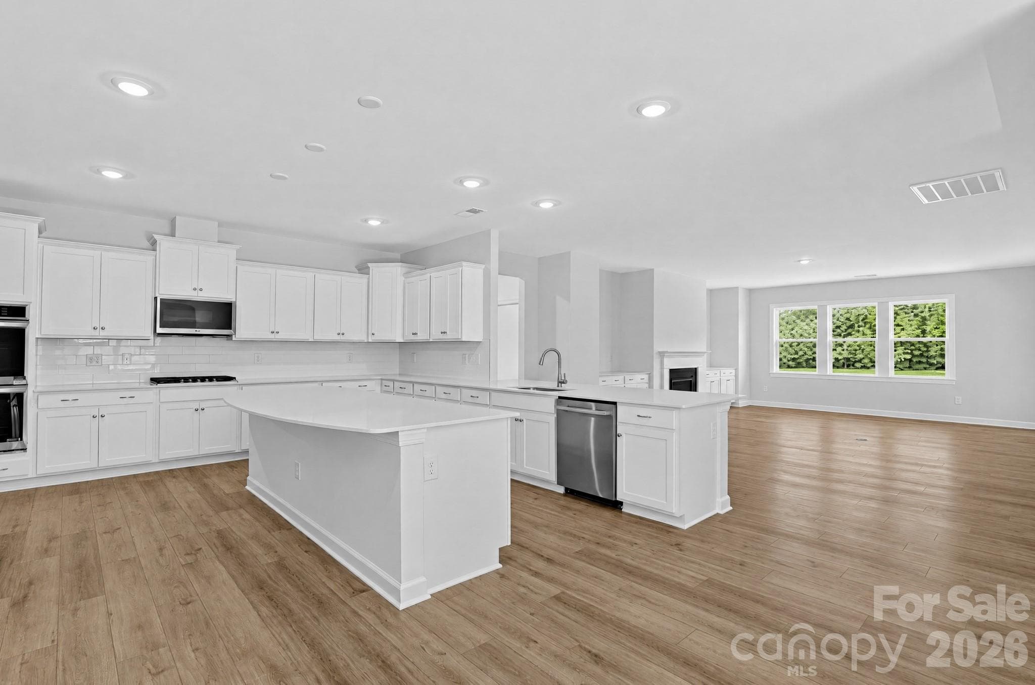 Single Family Residence at 5337 Redbud Road, Lancaster, photo 16 of 32