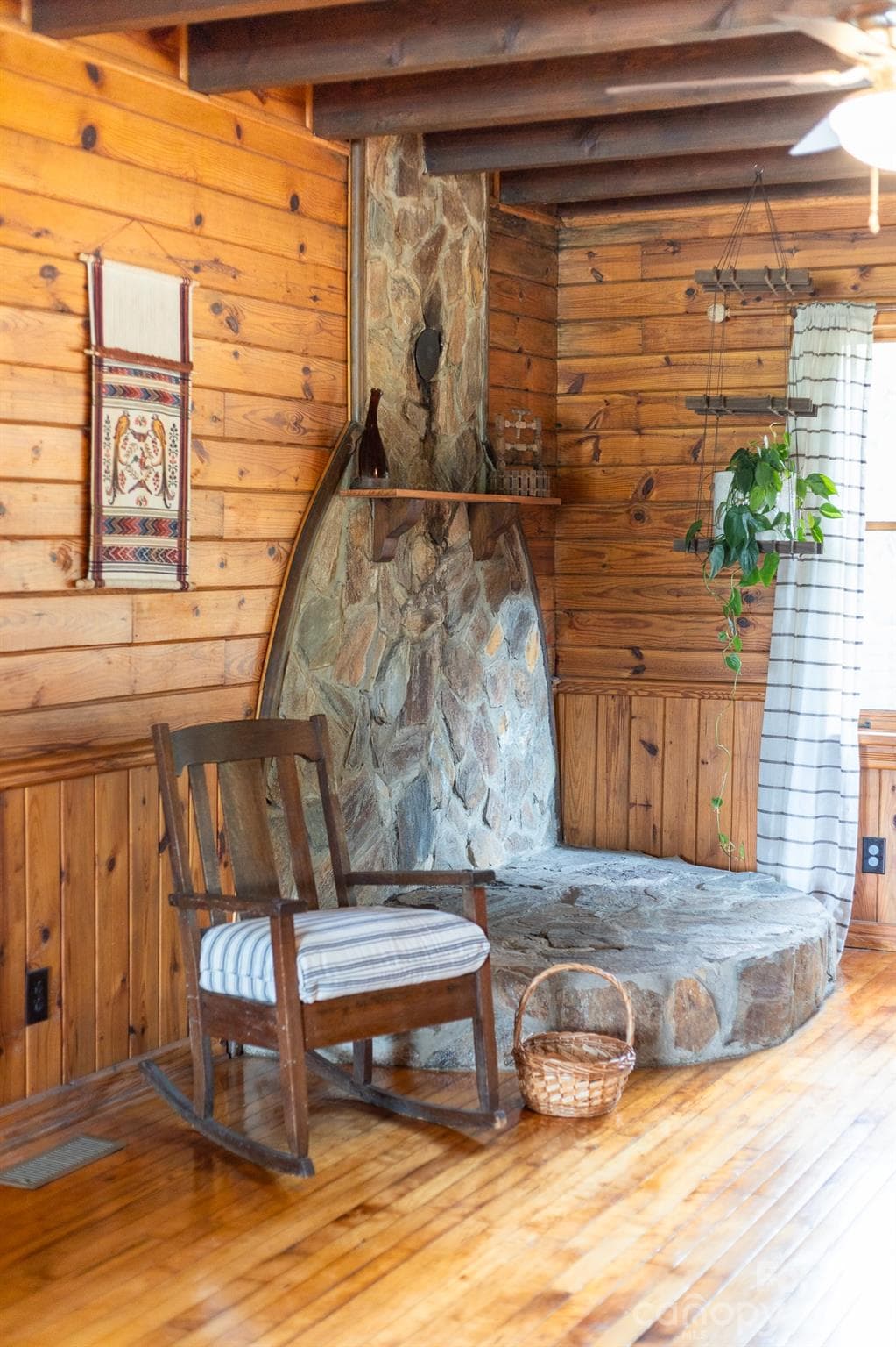 Stone Feature. - 233 Third Creek Road, Statesville