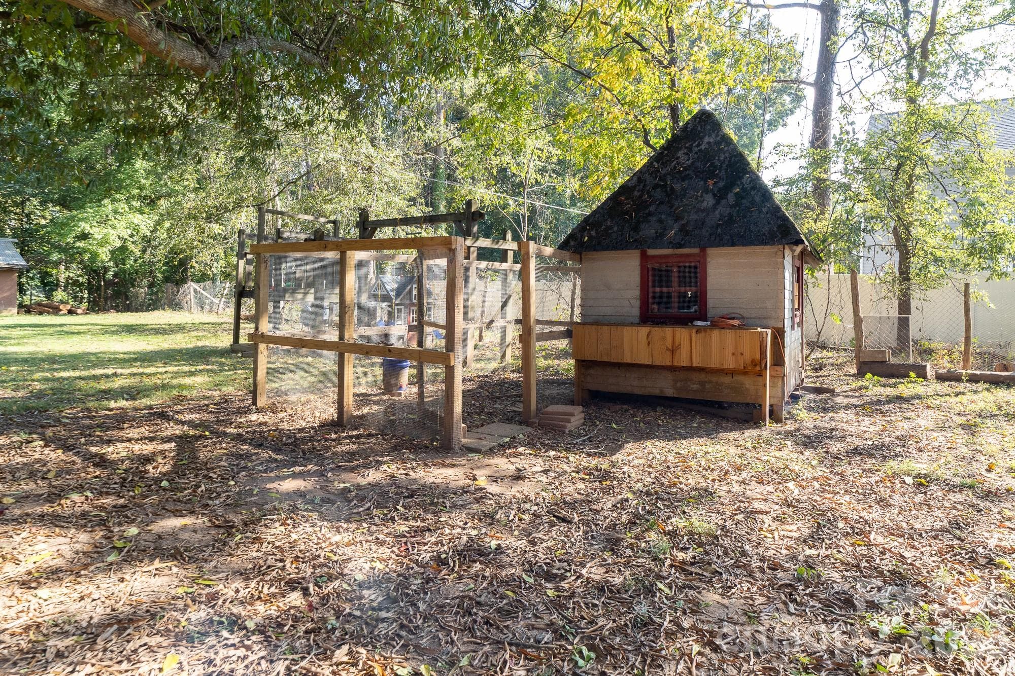 Chickens playhouse. - 233 Third Creek Road, Statesville