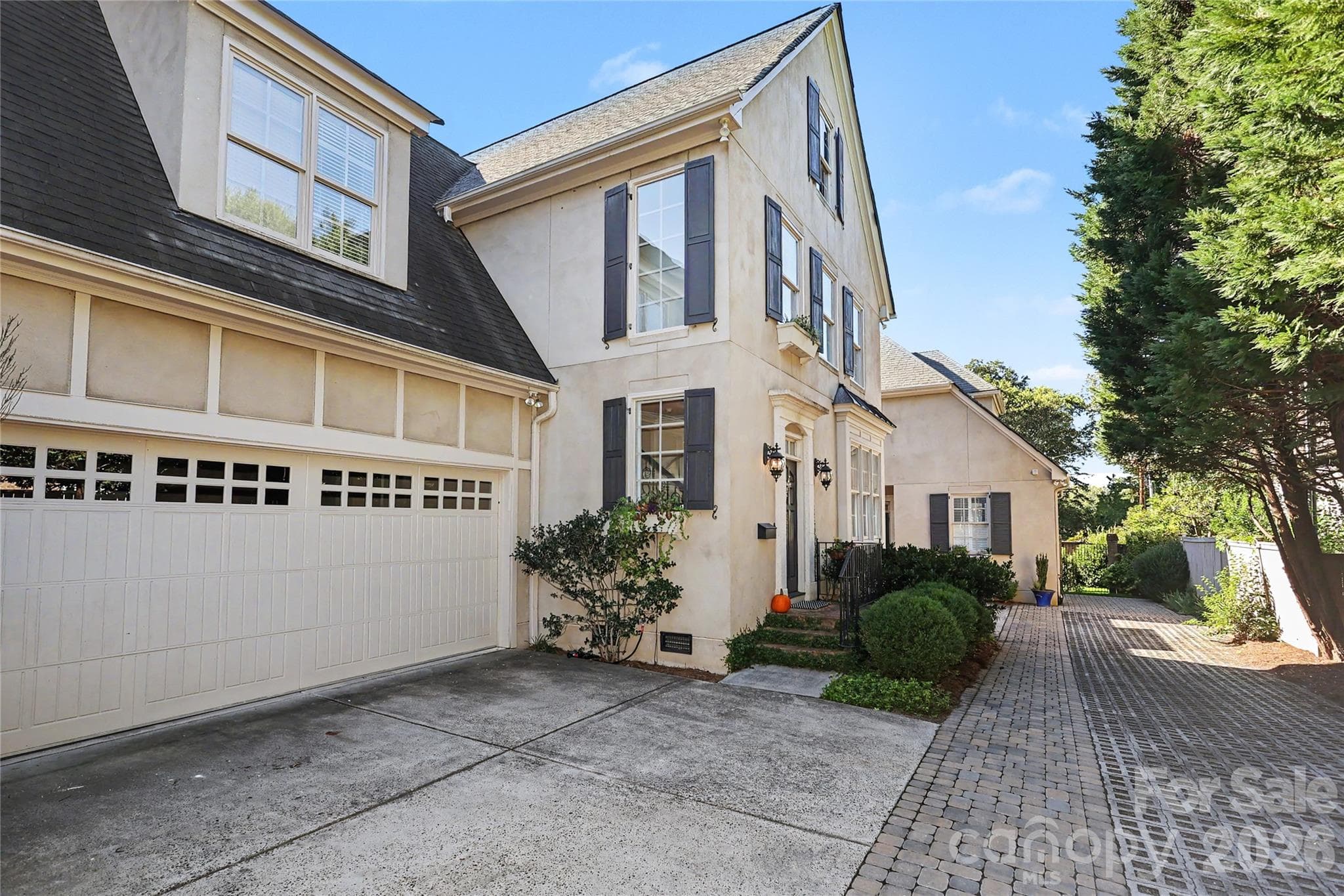 Townhouse at 2614 Chelsea Drive, Charlotte, photo 2 of 47