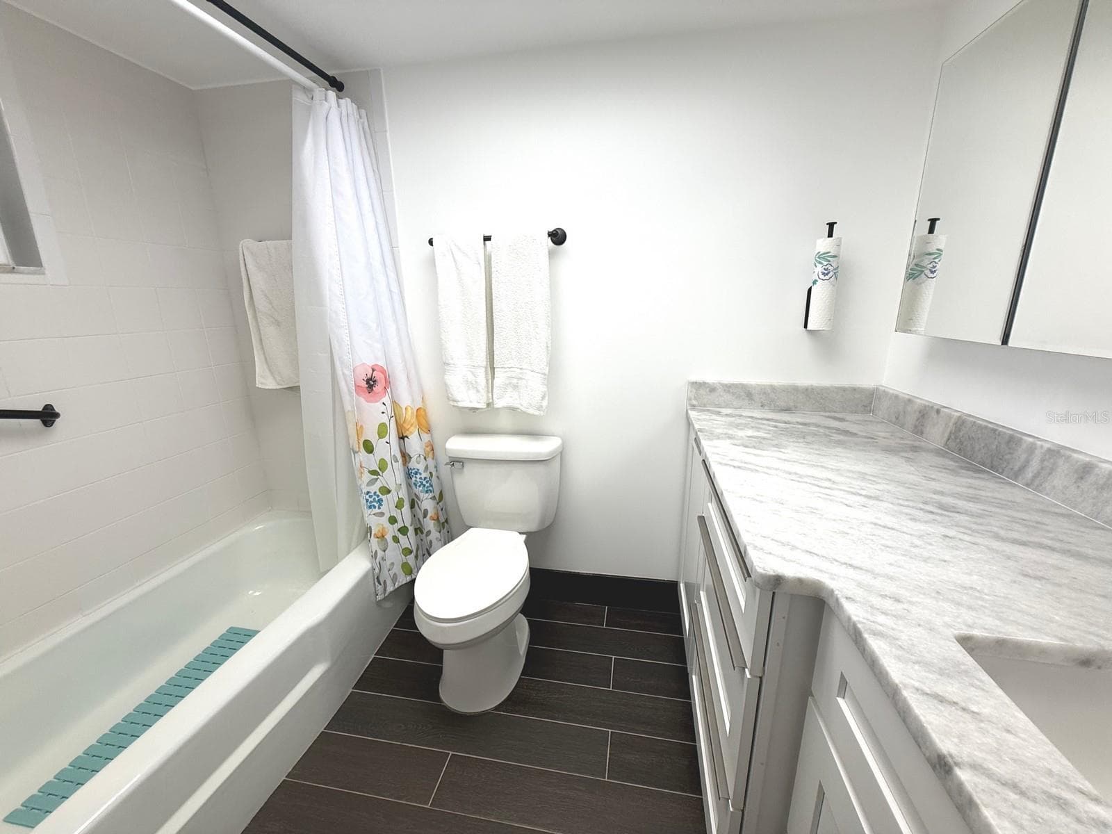 UPDATED to PERFECTION - 215 VALENCIA BLVD #107, BELLEAIR BLUFFS