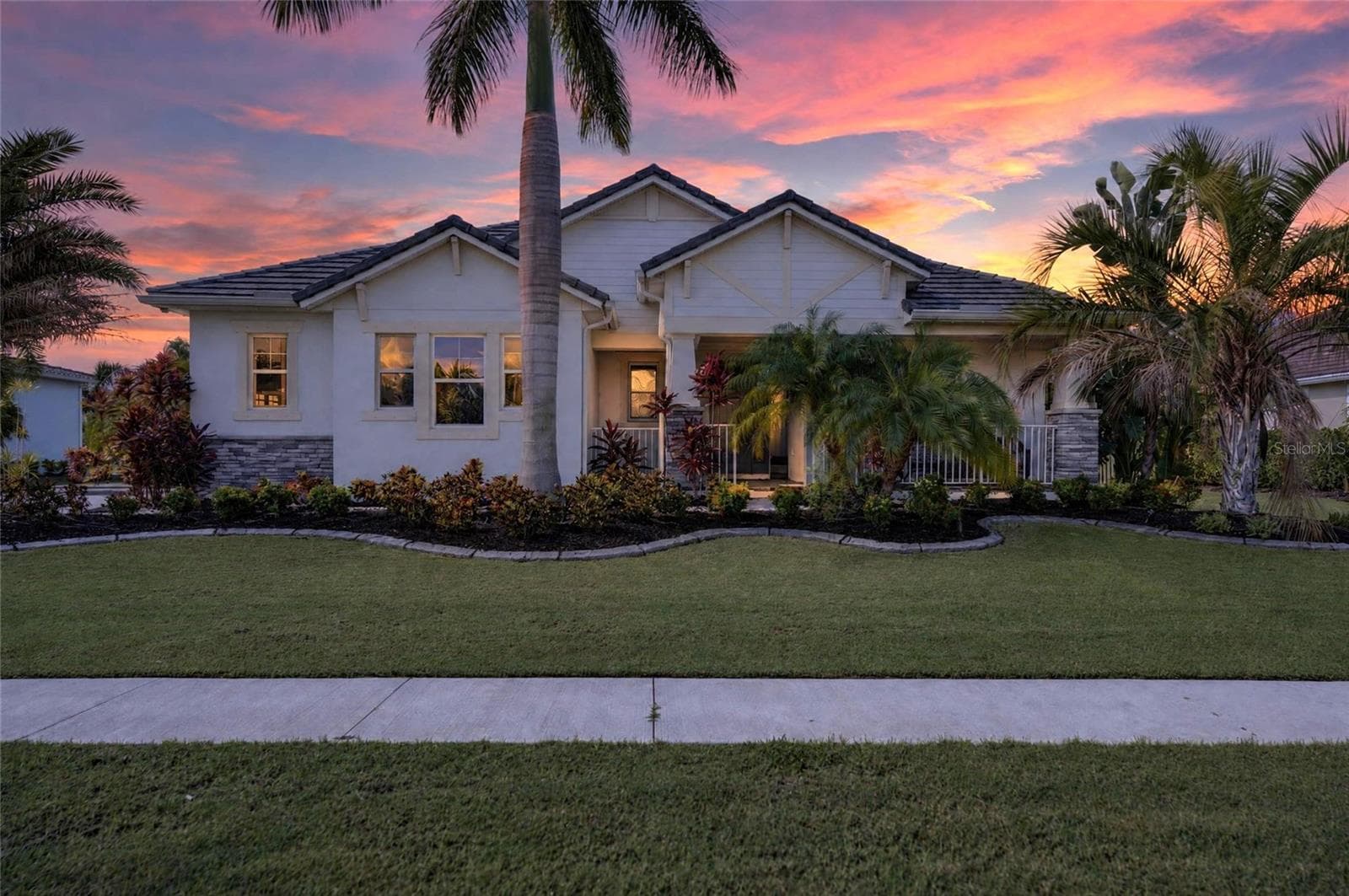 Single Family Residence at 816 MANNS HARBOR DR, APOLLO BEACH, photo 2 of 100