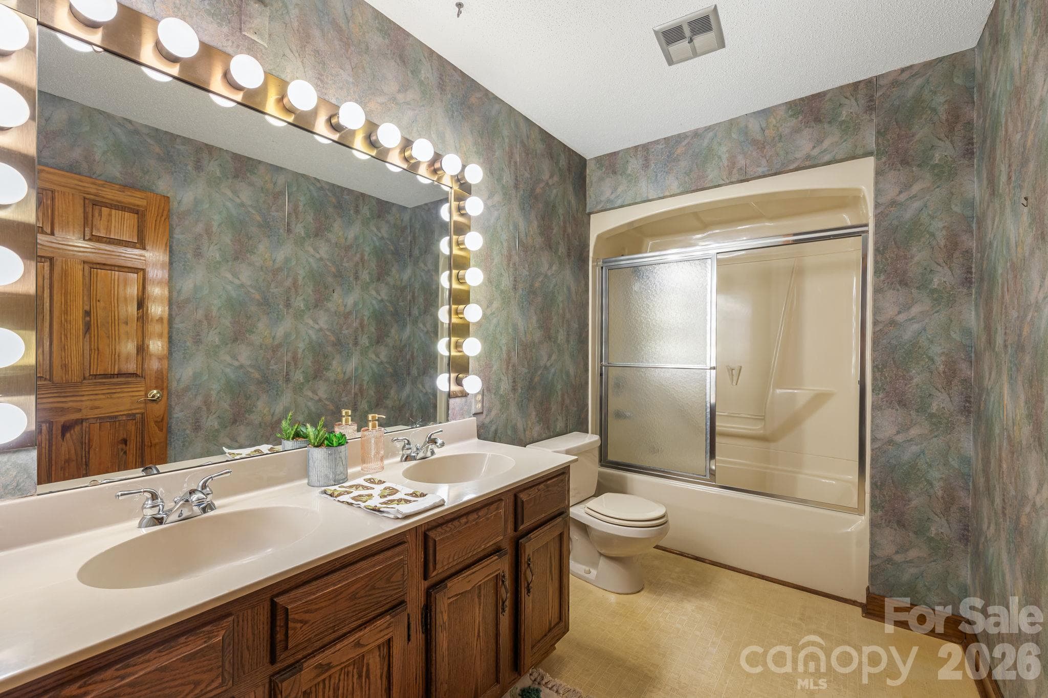 Spacious Hall Bathroom - 104 Paramount Drive, Leicester