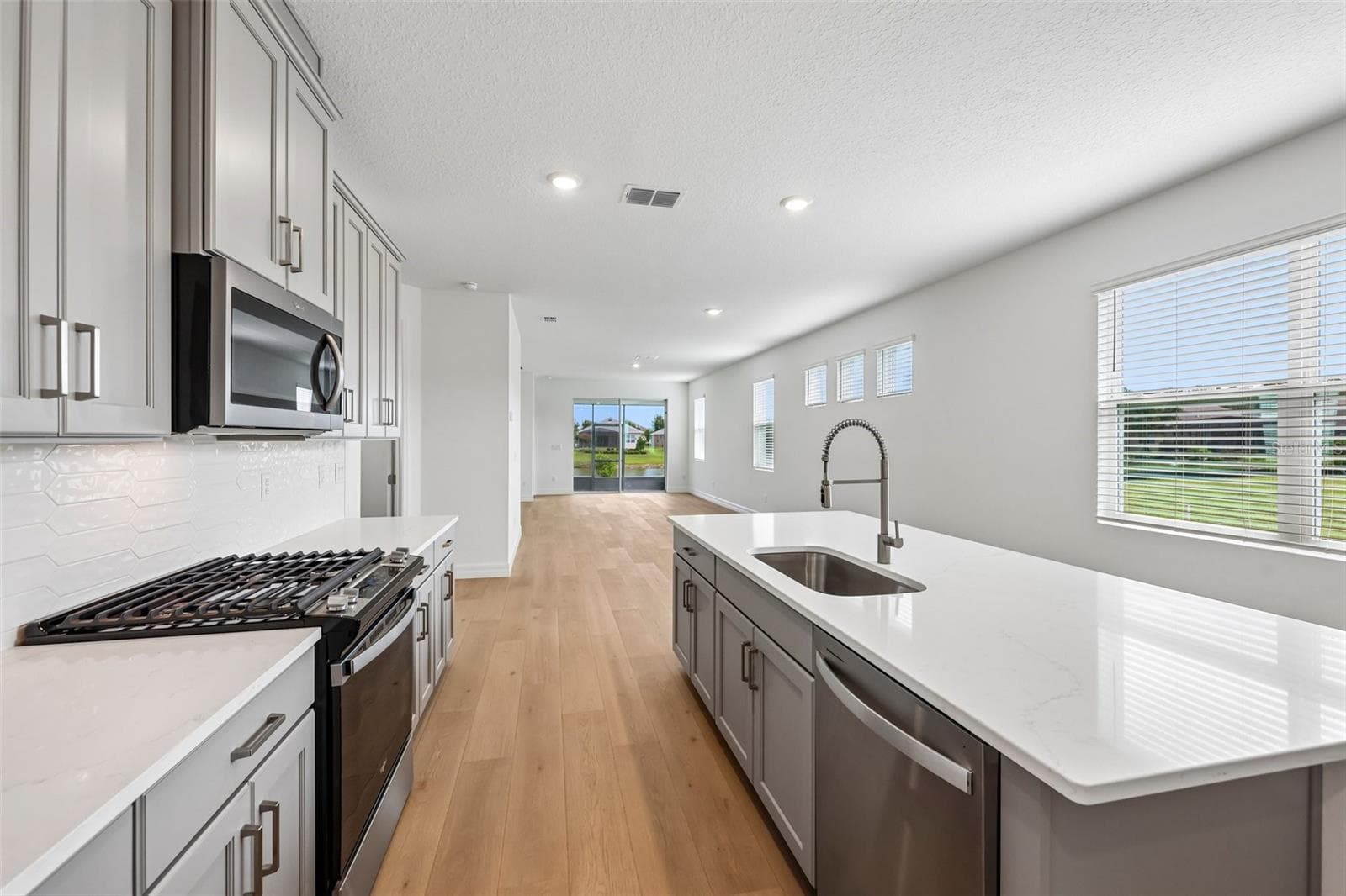 Single Family Residence at 3955 KENNEBUNK LOOP, MOUNT DORA, photo 13 of 30
