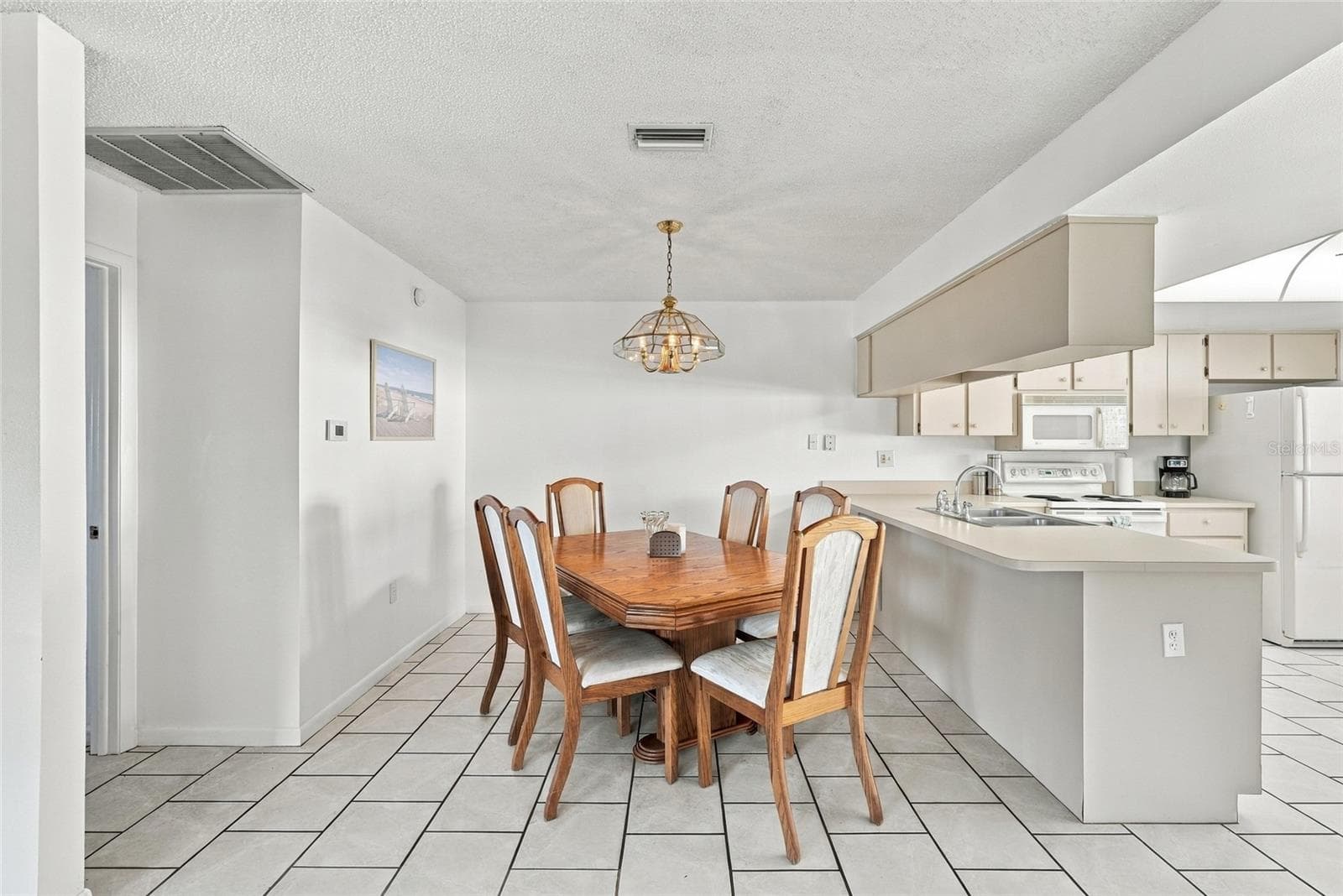 Condominium at 3422 LORI LN #3422, NEW PORT RICHEY, photo 11 of 38