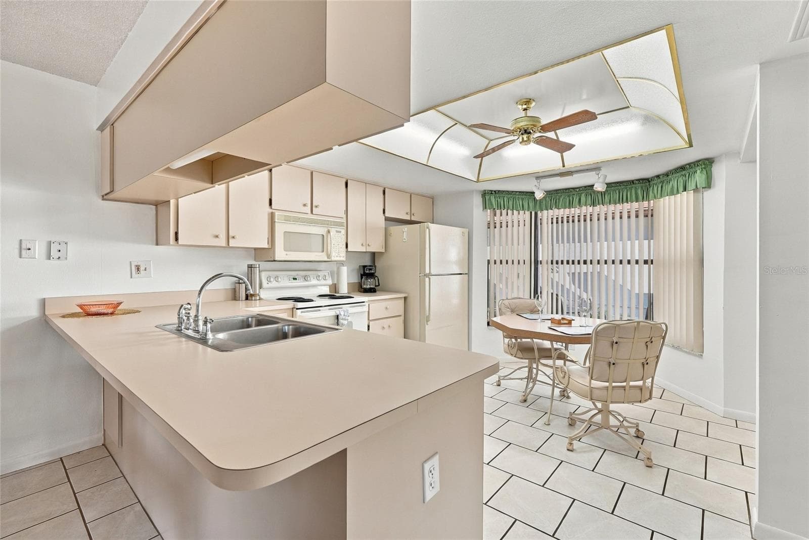 Condominium at 3422 LORI LN #3422, NEW PORT RICHEY, photo 12 of 38