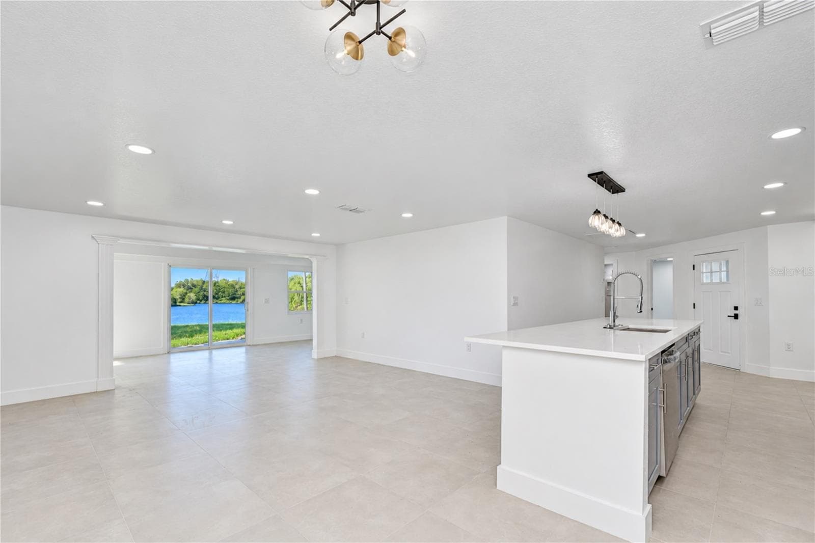 Single Family Residence at 404 LAKEVIEW DR, OLDSMAR, photo 20 of 56
