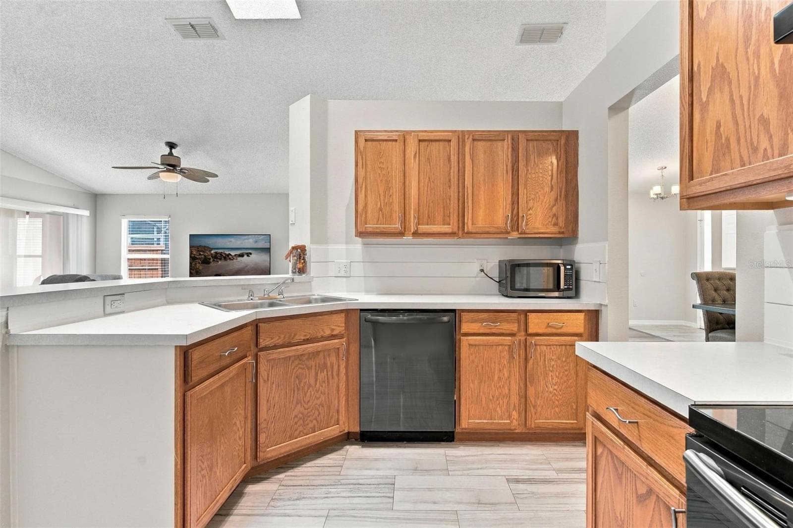 Plenty of Kitchen Storage - 945 CLEAR CREEK CIR, CLERMONT