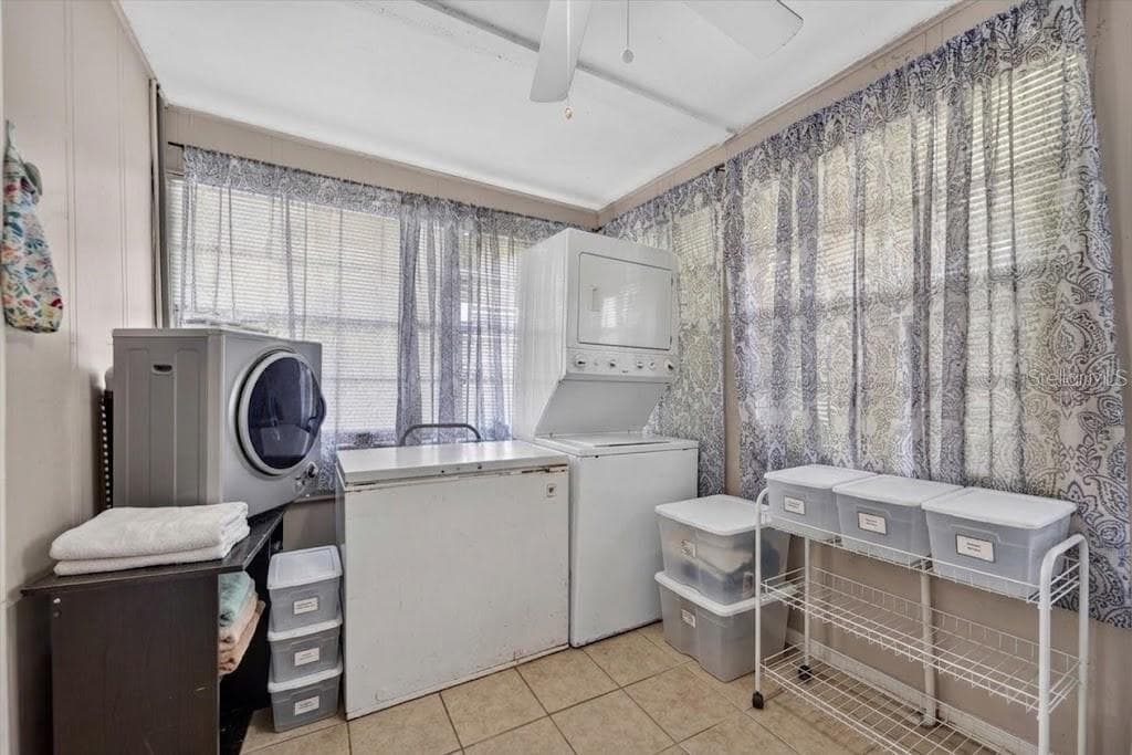713 laundry - 701 FISH LIPS LN, RUSKIN