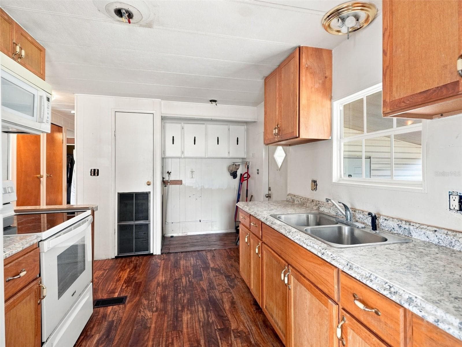 Mobile Home at 13139 HICKS RD, HUDSON, photo 10 of 36