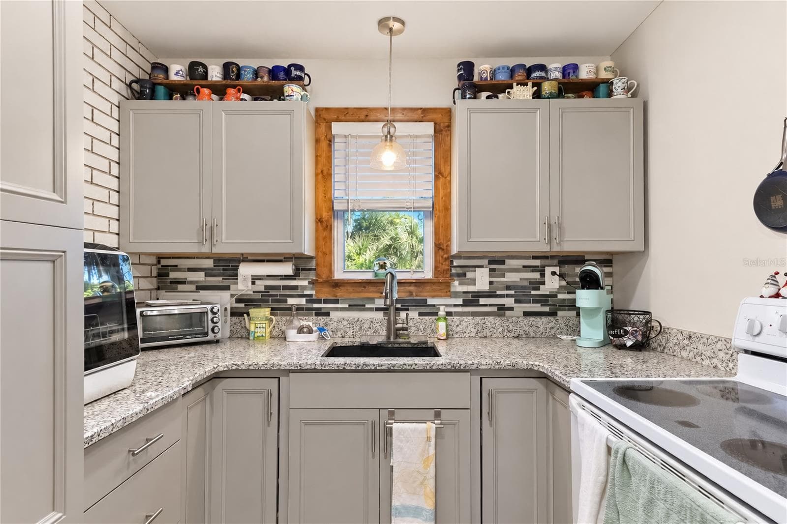 mother n law kitchen - 9551 NW COUNTY ROAD 345, CHIEFLAND
