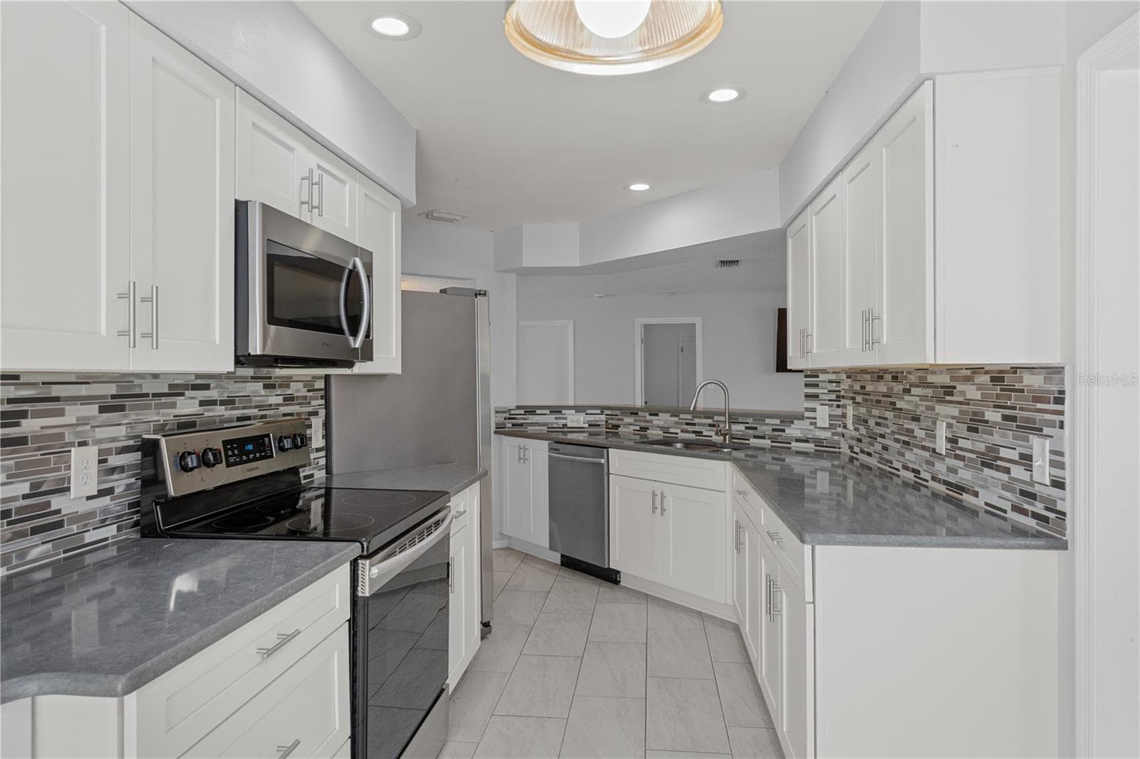 Single Family Residence at 3644 N LAURELWOOD LOOP, BEVERLY HILLS, photo 40 of 115