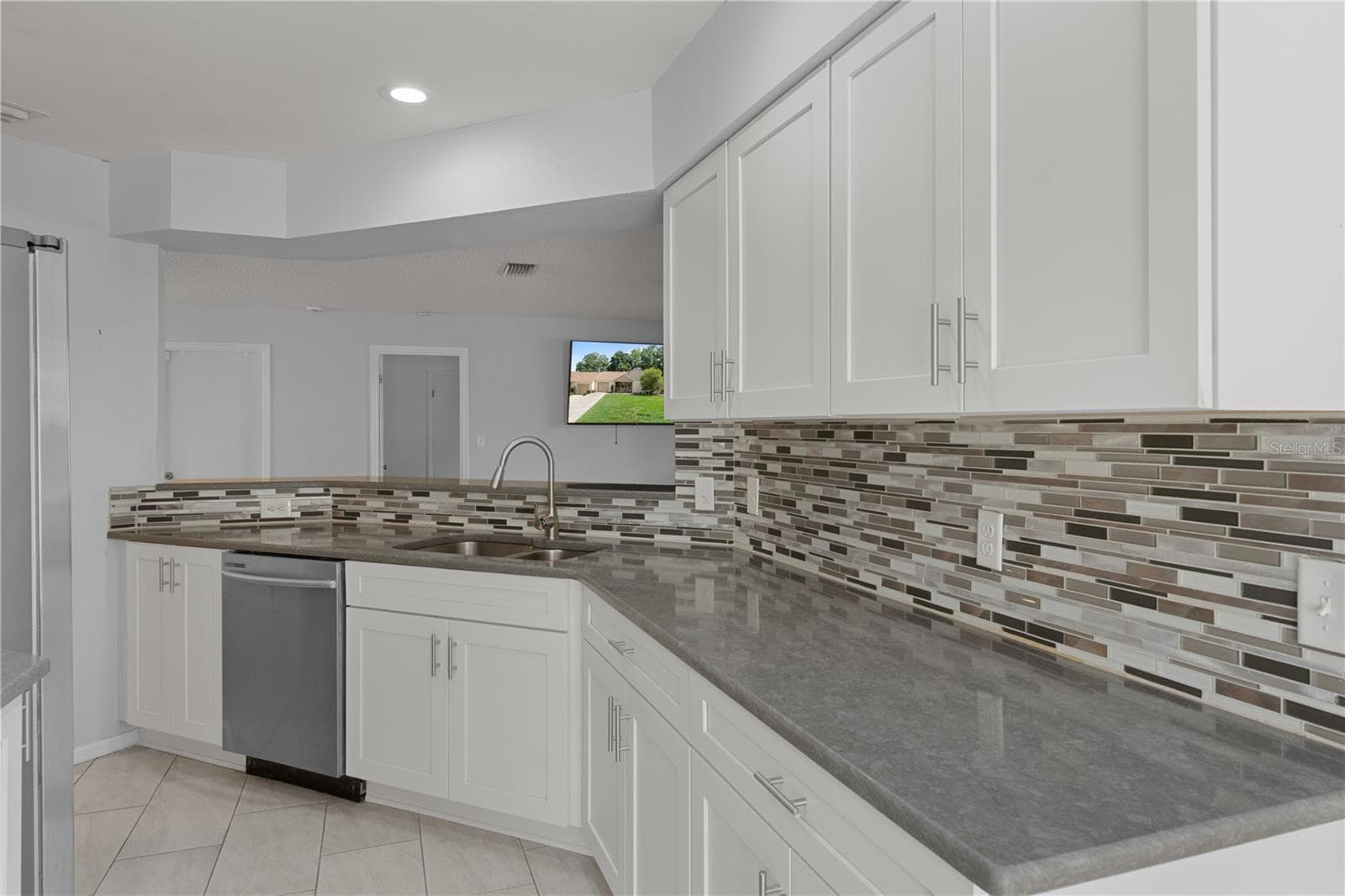 Single Family Residence at 3644 N LAURELWOOD LOOP, BEVERLY HILLS, photo 44 of 115