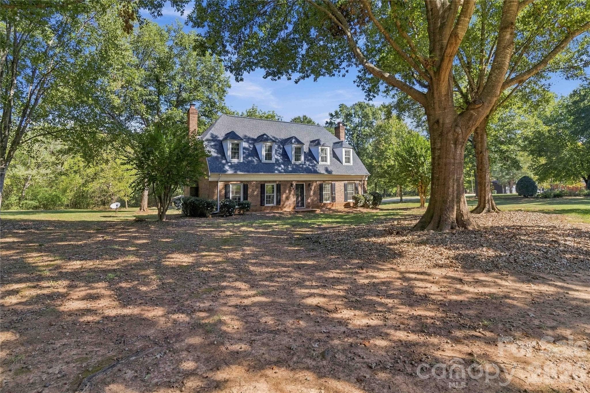 Single Family Residence at 1247 Trailstream Drive, Lancaster, photo 3 of 43