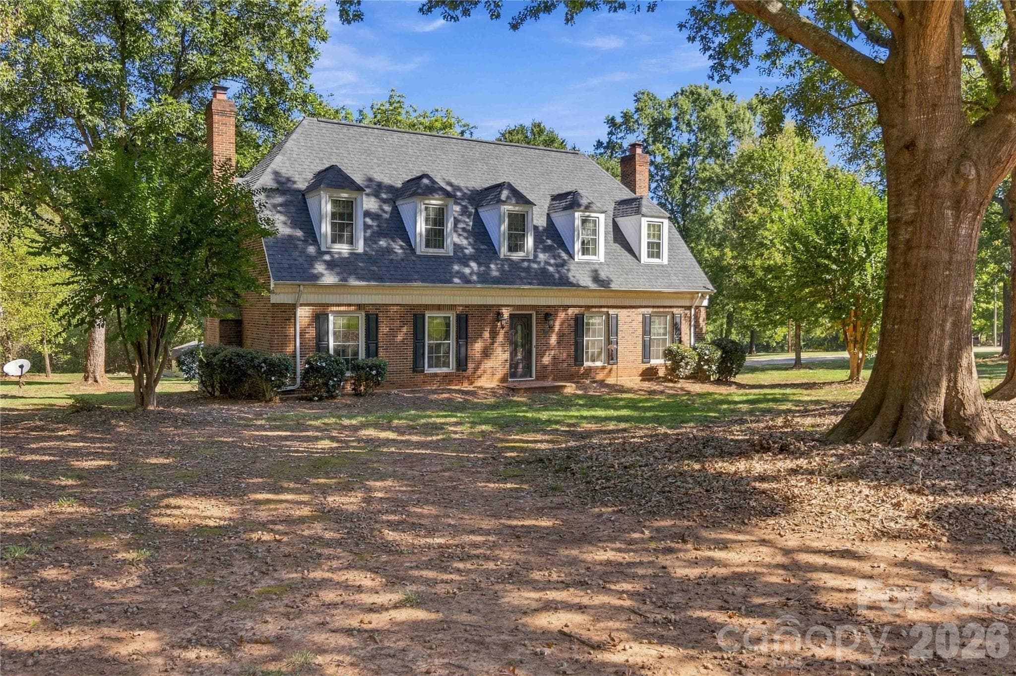 Single Family Residence at 1247 Trailstream Drive, Lancaster, photo 4 of 43