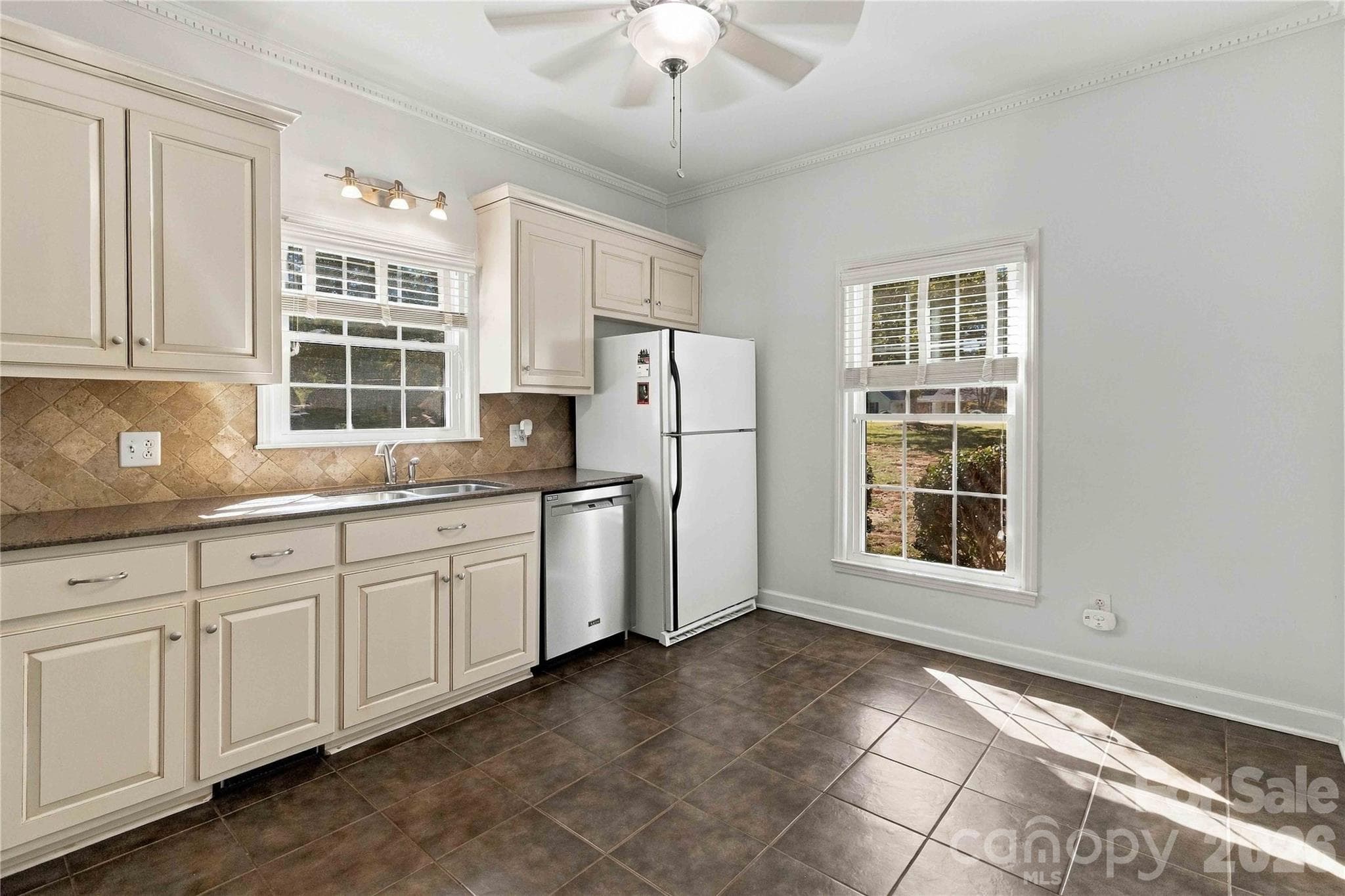 Single Family Residence at 1247 Trailstream Drive, Lancaster, photo 14 of 43