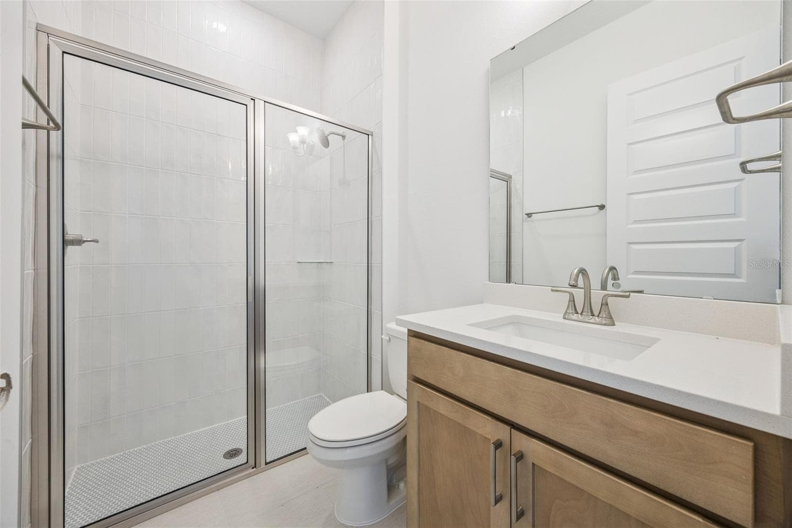 First floor bathroom 2 - 17428 HONEYBELL TANGELO CT, WINTER GARDEN