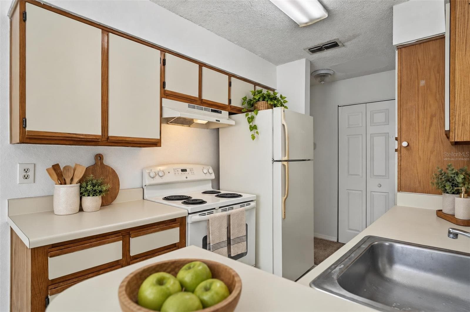 Virtually Staged - 1079 S HIAWASSEE RD #1136, ORLANDO