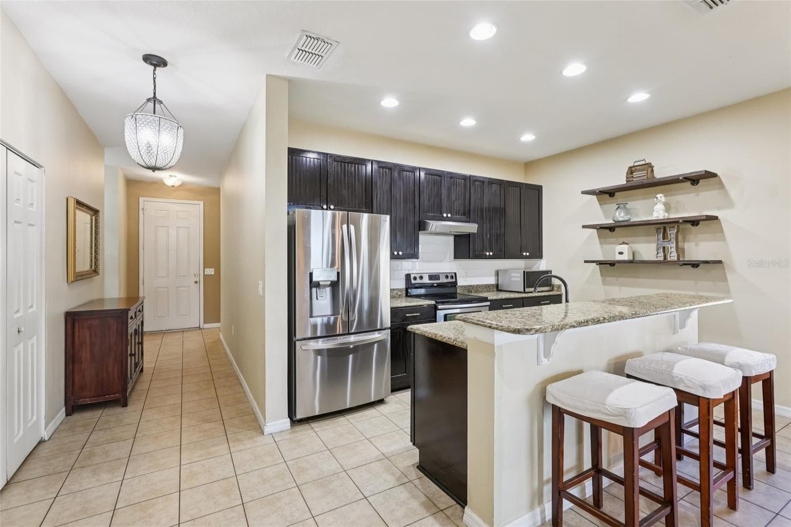 Single Family Residence at 1689 STRATHMORE CIR, MOUNT DORA, photo 5 of 37