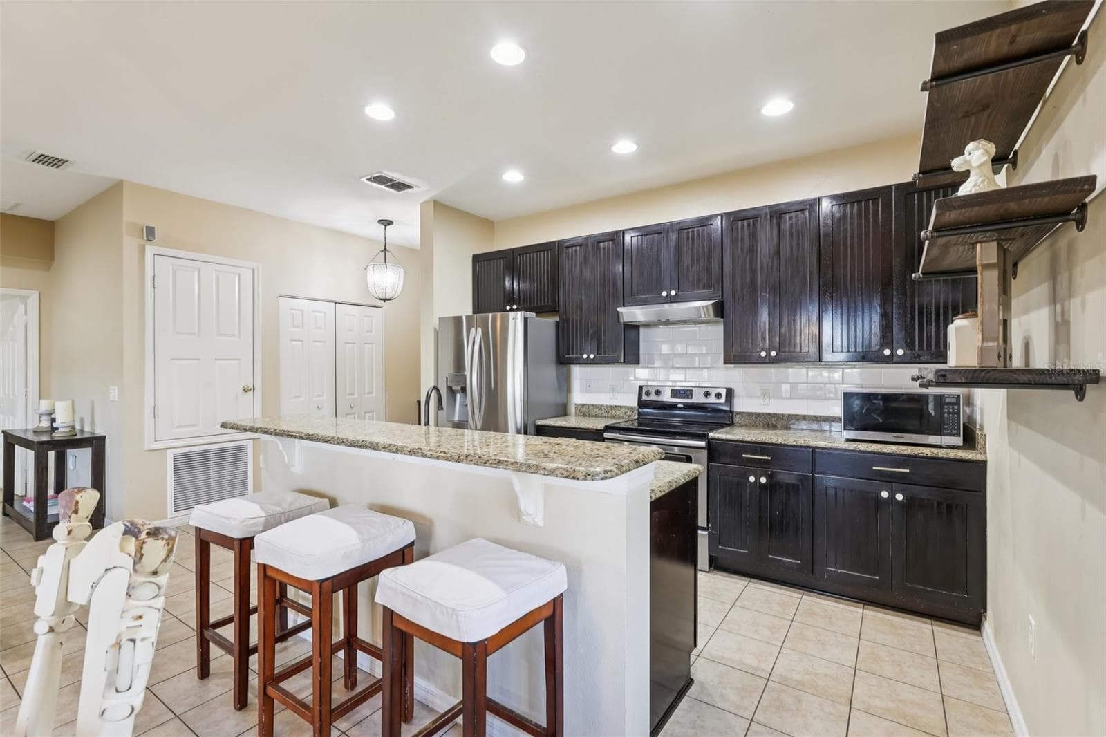 Single Family Residence at 1689 STRATHMORE CIR, MOUNT DORA, photo 6 of 37