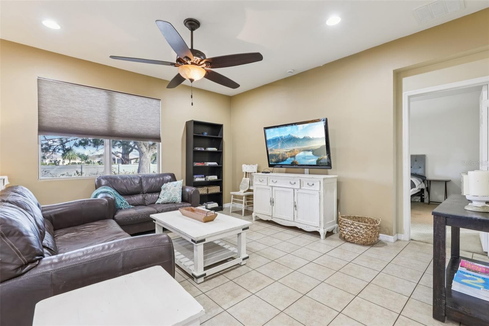 Single Family Residence at 1689 STRATHMORE CIR, MOUNT DORA, photo 11 of 37
