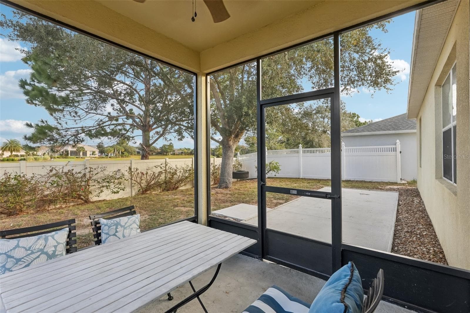 Single Family Residence at 1689 STRATHMORE CIR, MOUNT DORA, photo 31 of 37