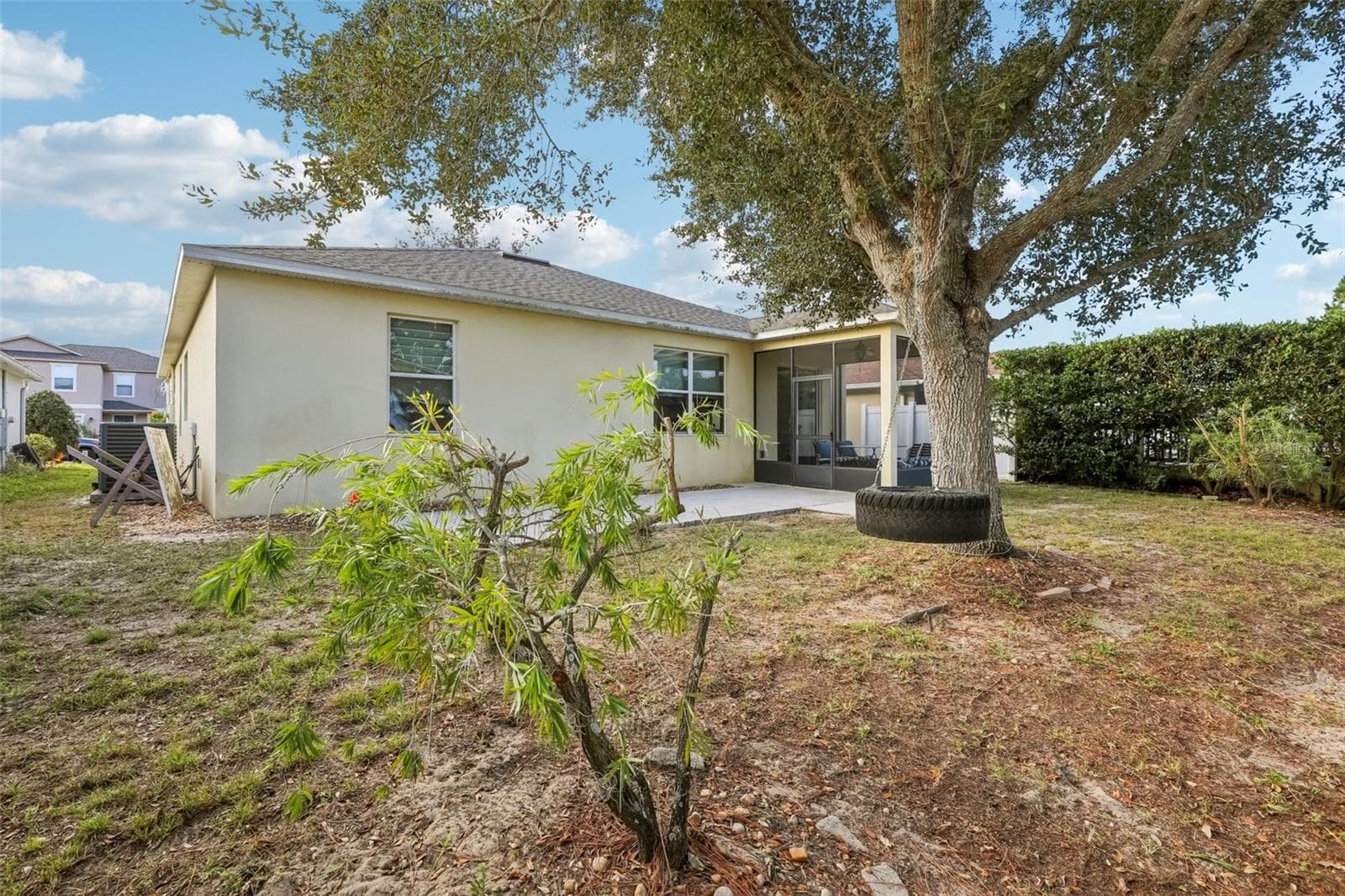 Single Family Residence at 1689 STRATHMORE CIR, MOUNT DORA, photo 32 of 37